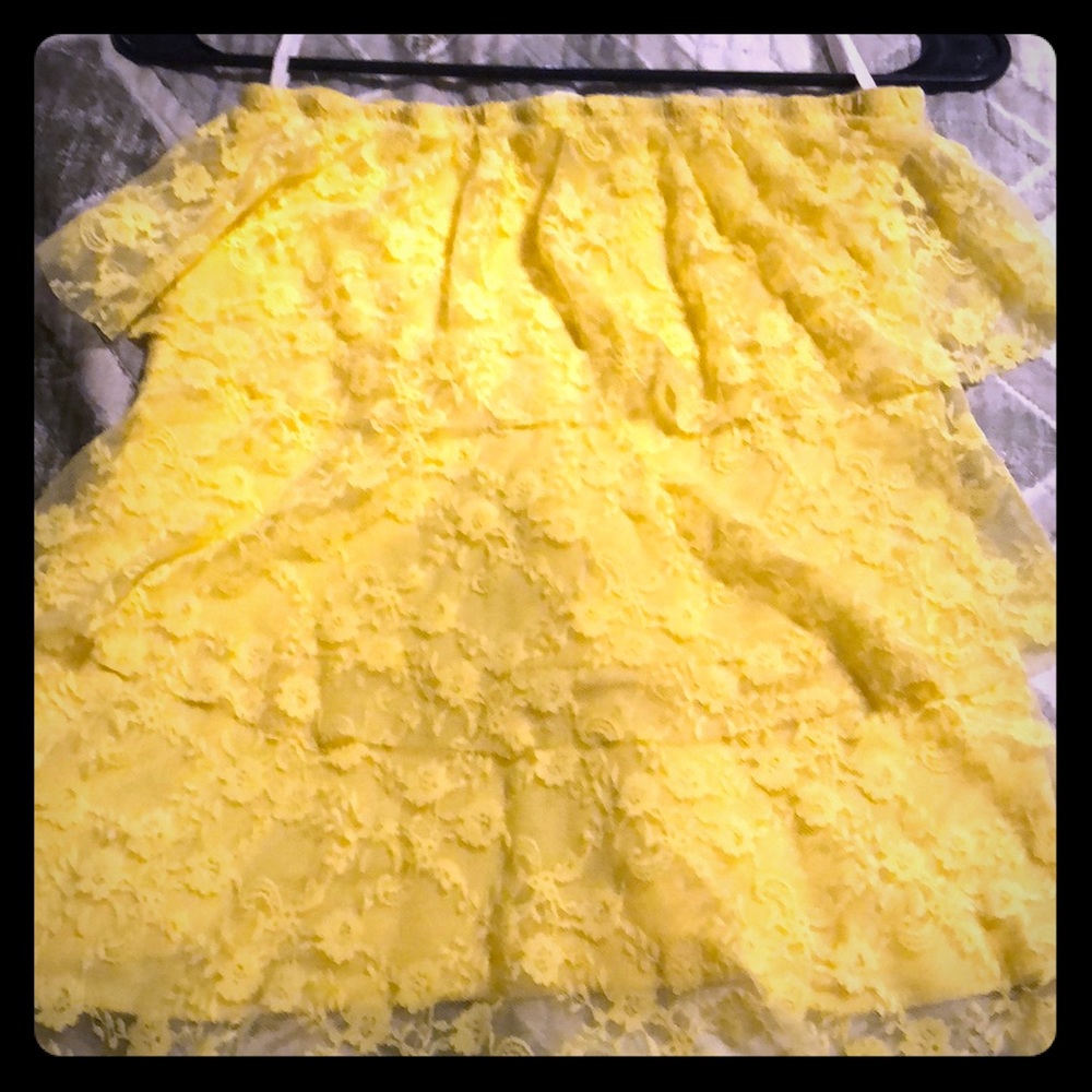 Tube top, yellow with ruffles
